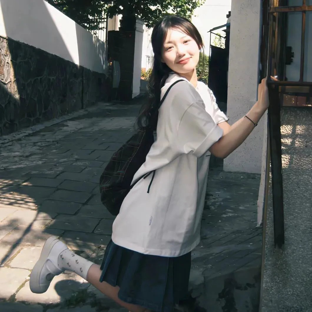 美丽的村庄，漂亮的火焰 海报